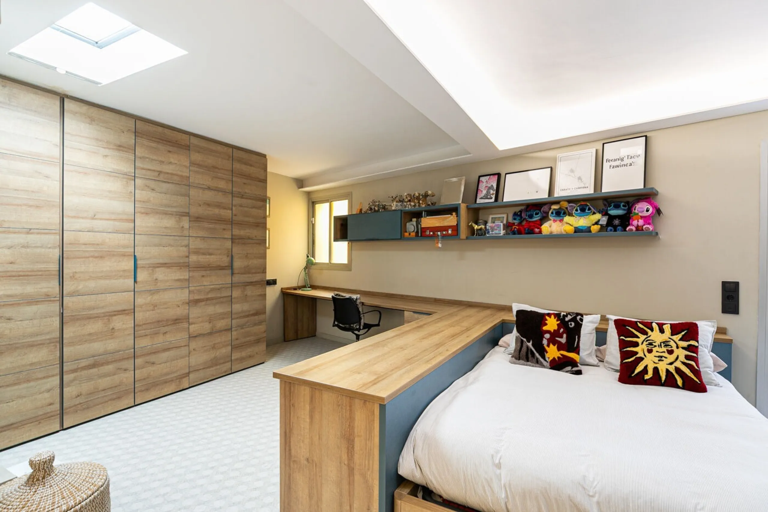 Modern Apartment with Terrace in Eixample Esquerra, Barcelona