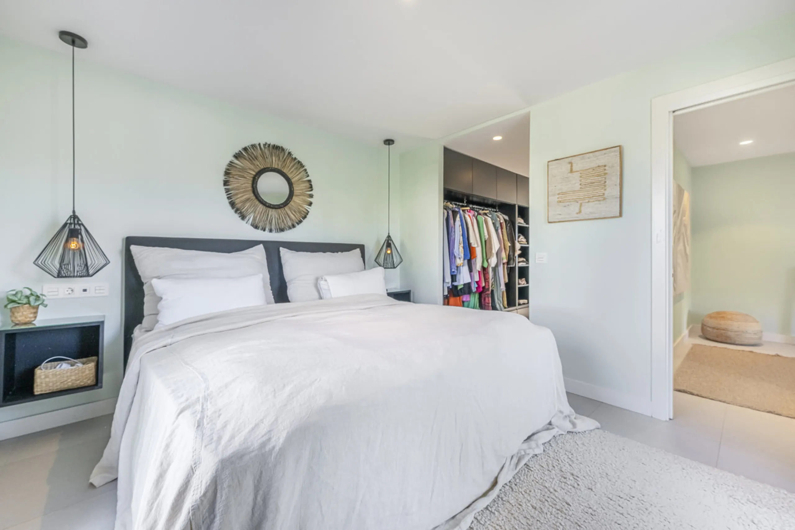 Situated in the sought-after urbanisation of Arco Iris in Altos de Puente Romano, this exceptional townhouse offers a rare opportunity to own one of the most spacious homes within the community. Set in the heart of Marbella's Golden Mile, just a short wal
