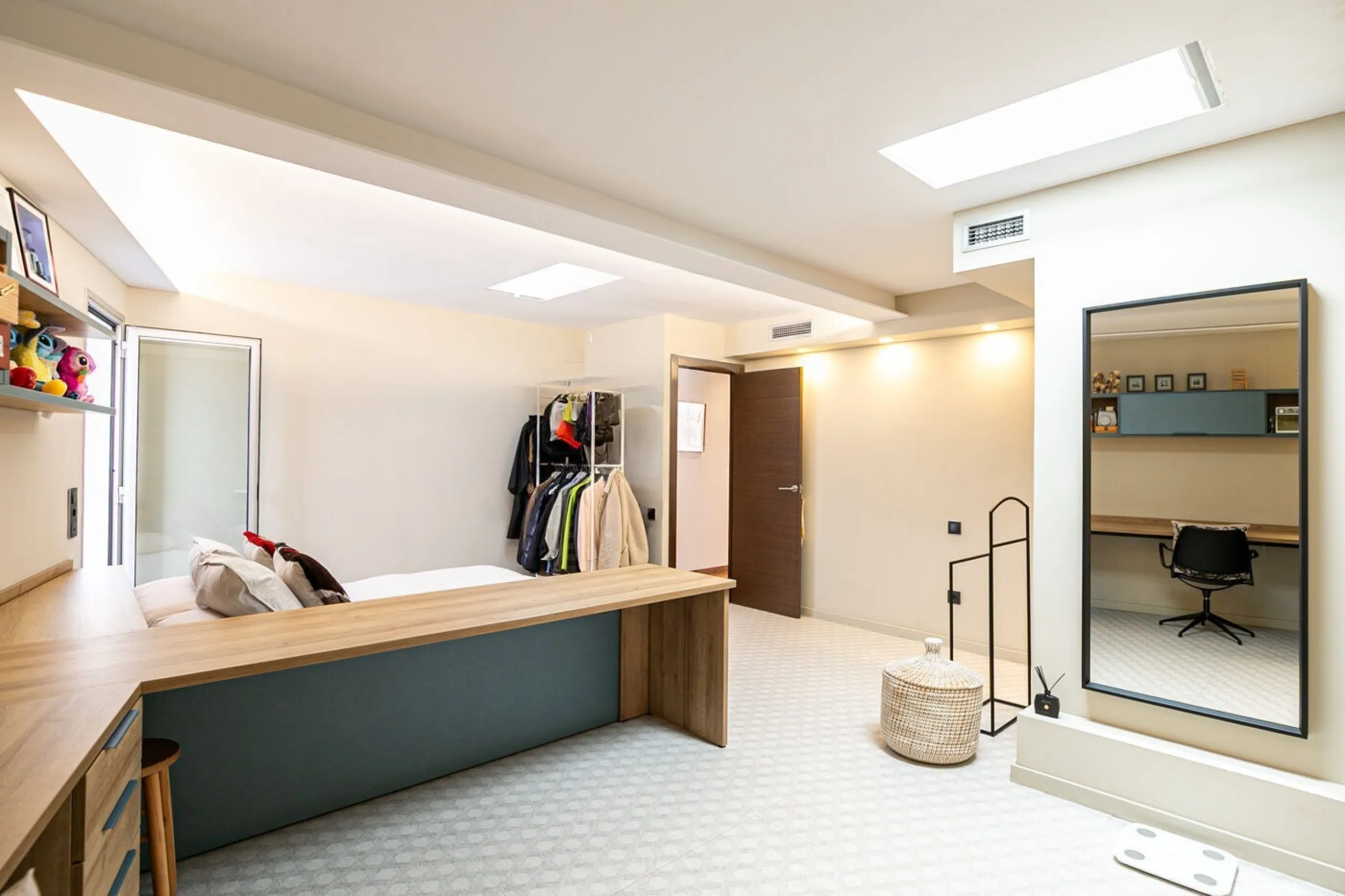 Modern Apartment with Terrace in Eixample Esquerra, Barcelona