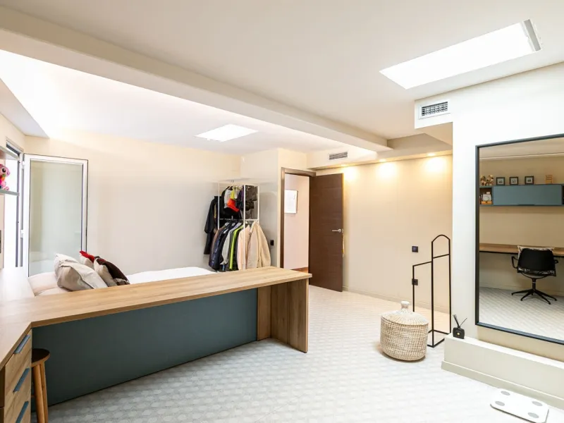 Modern Apartment with Terrace in Eixample Esquerra, Barcelona