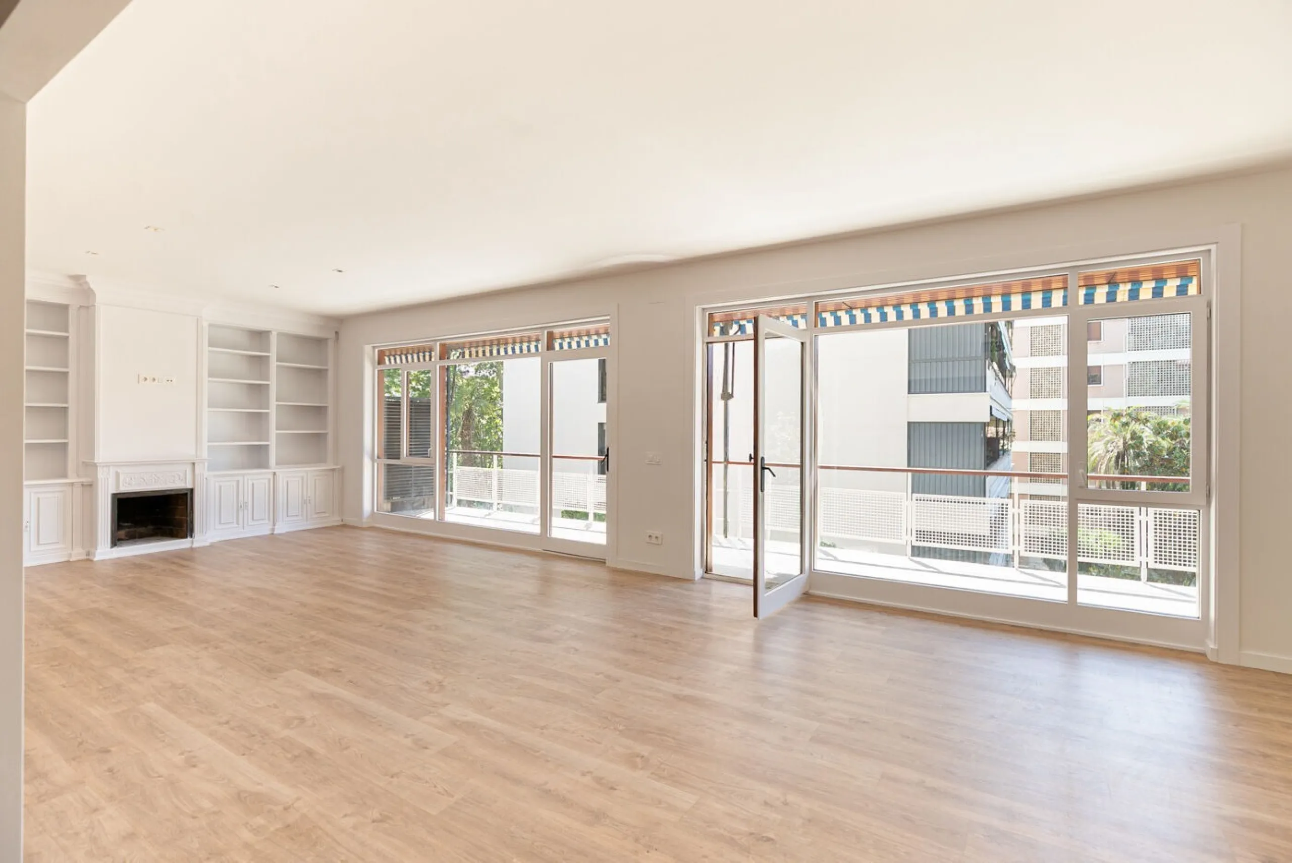 Elegant Living with Terrace in Prime Les Tres Torres Location, Barcelona
