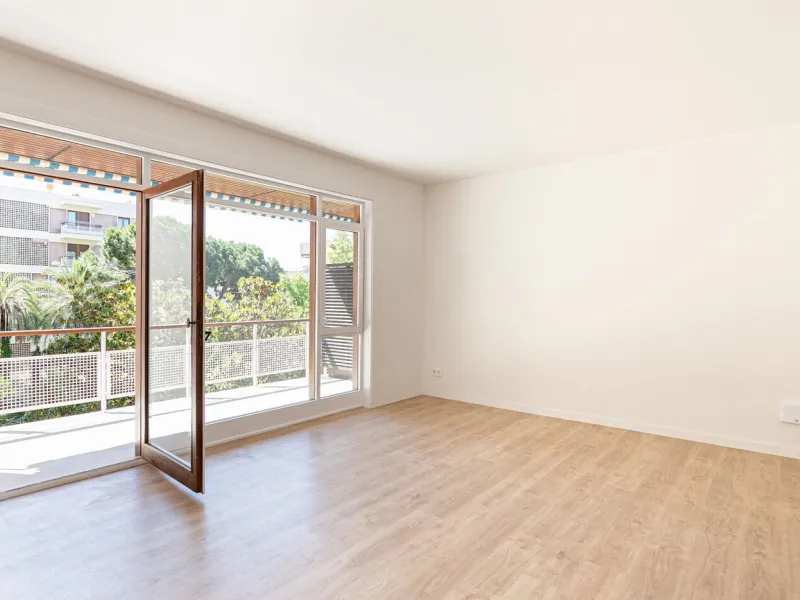 Elegant Living with Terrace in Prime Les Tres Torres Location, Barcelona