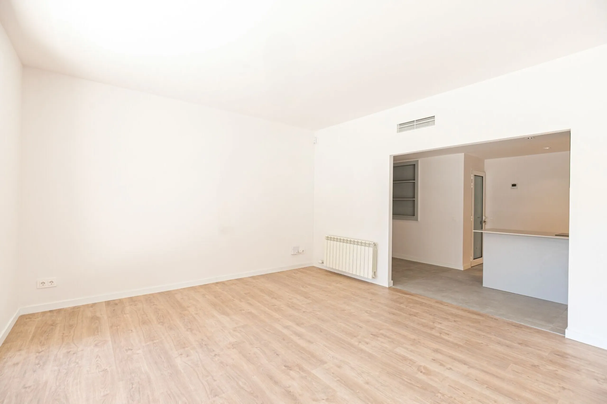 Elegant Living with Terrace in Prime Les Tres Torres Location, Barcelona