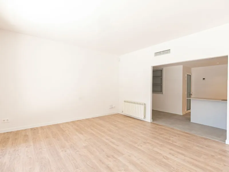 Elegant Living with Terrace in Prime Les Tres Torres Location, Barcelona