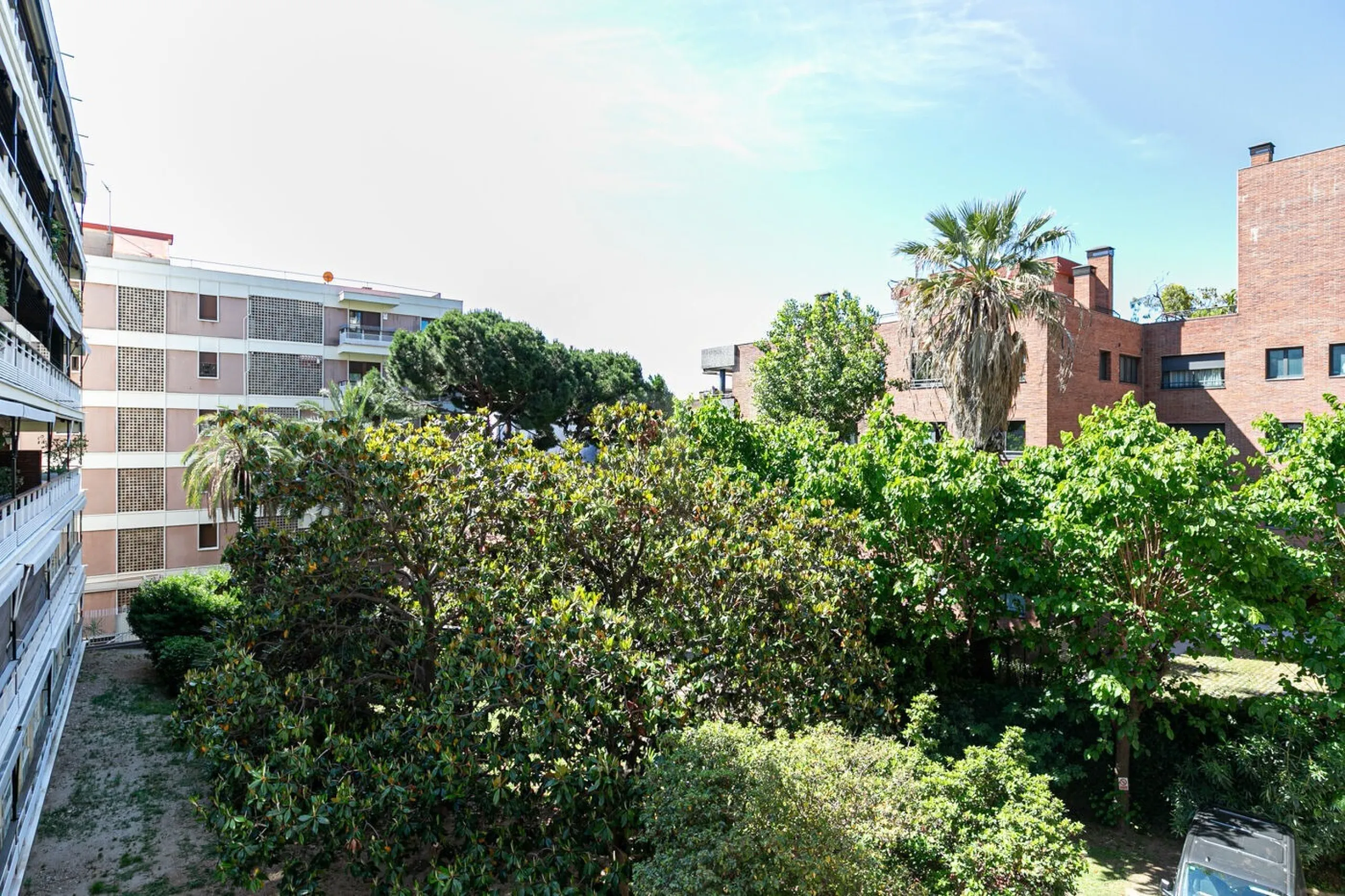 Elegant Living with Terrace in Prime Les Tres Torres Location, Barcelona