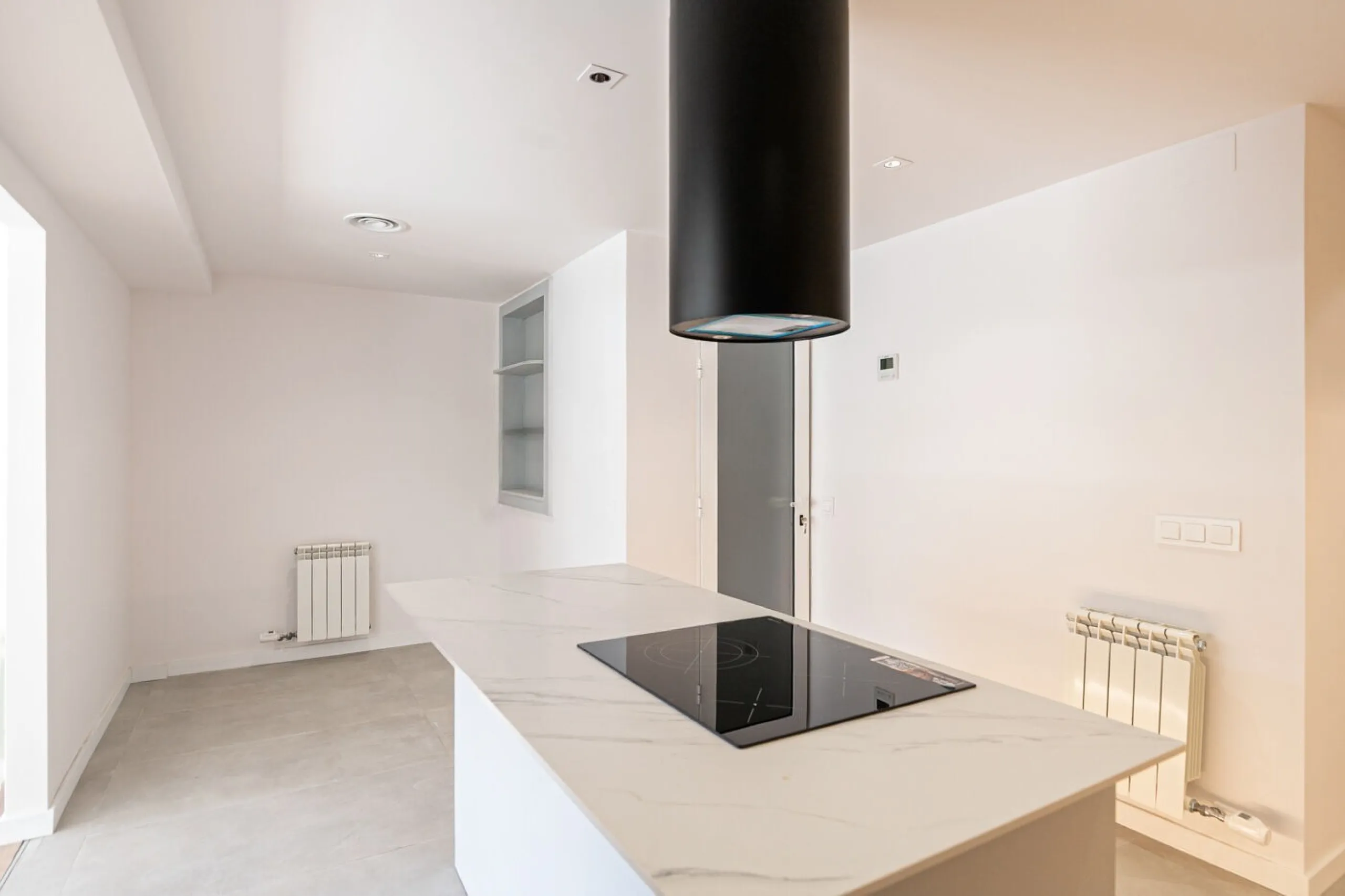 Elegant Living with Terrace in Prime Les Tres Torres Location, Barcelona