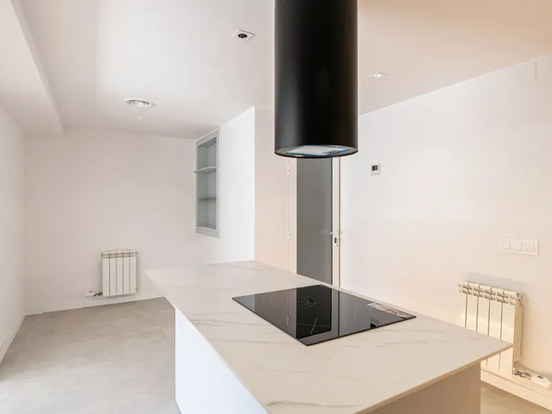 Elegant Living with Terrace in Prime Les Tres Torres Location, Barcelona