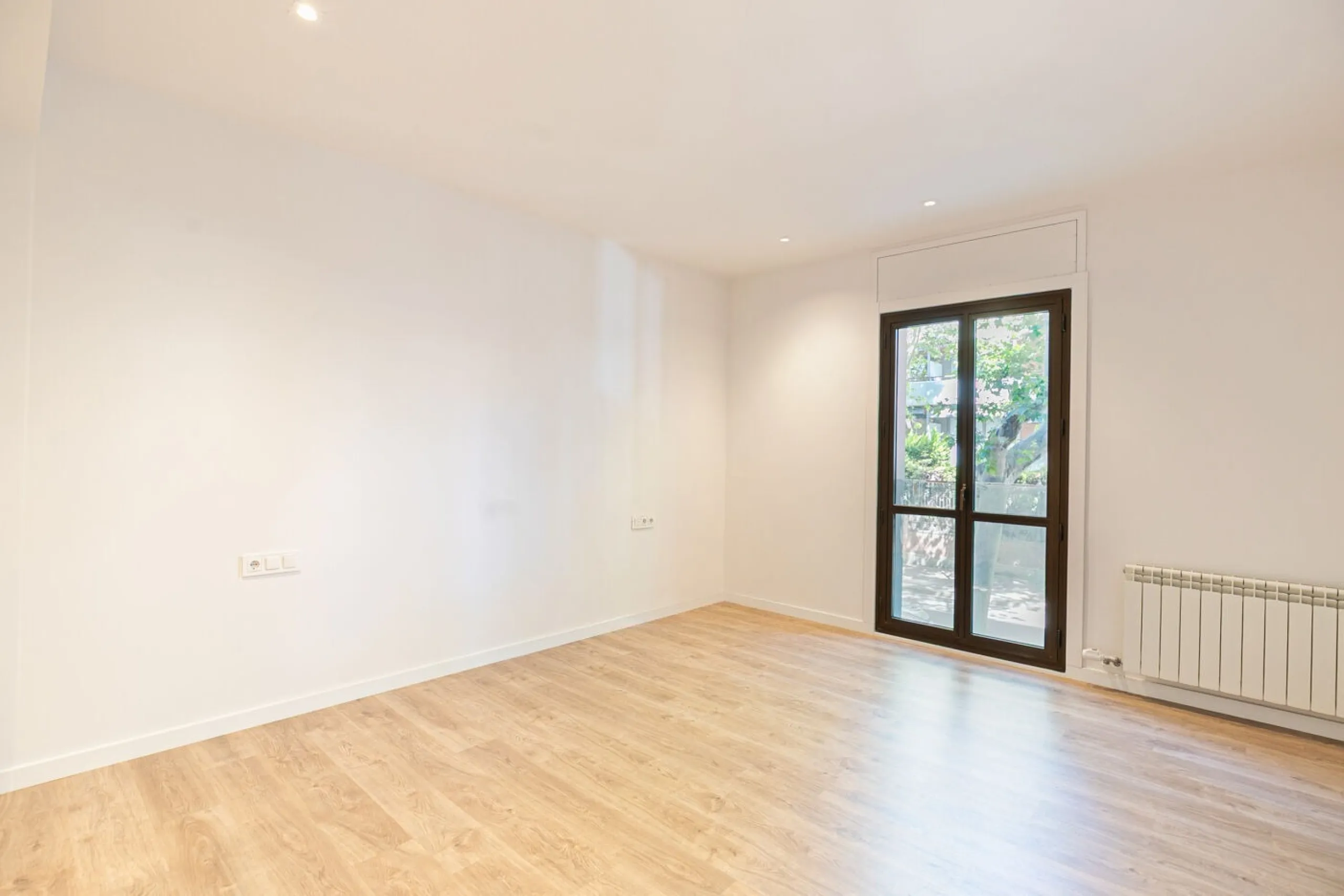 Elegant Living with Terrace in Prime Les Tres Torres Location, Barcelona