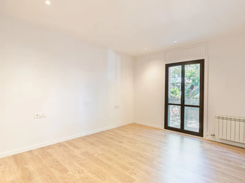 Elegant Living with Terrace in Prime Les Tres Torres Location, Barcelona