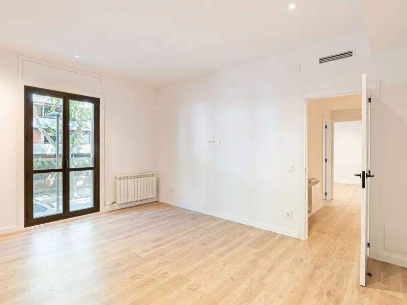 Elegant Living with Terrace in Prime Les Tres Torres Location, Barcelona