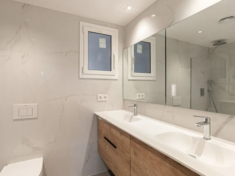 Elegant Living with Terrace in Prime Les Tres Torres Location, Barcelona