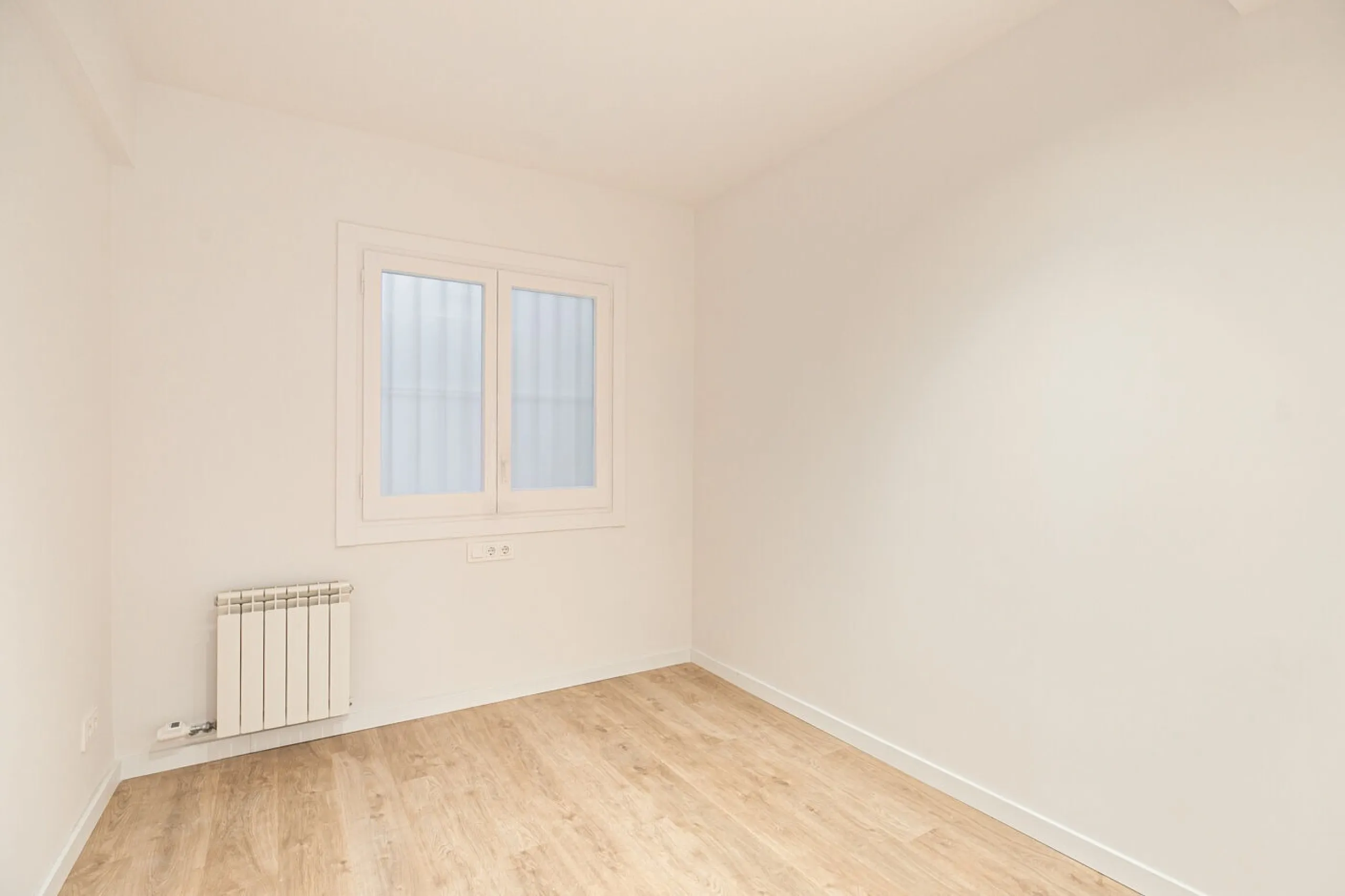 Elegant Living with Terrace in Prime Les Tres Torres Location, Barcelona