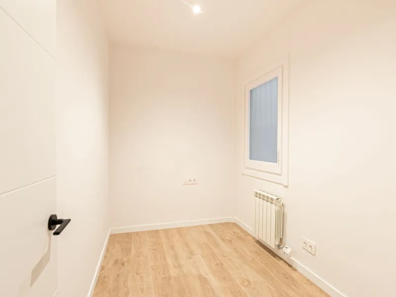 Elegant Living with Terrace in Prime Les Tres Torres Location, Barcelona