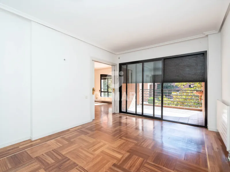 Apartment in Mirasierra - Madrid