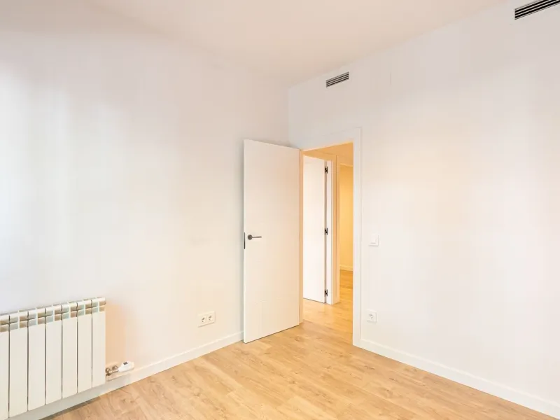 Elegant Living with Terrace in Prime Les Tres Torres Location, Barcelona