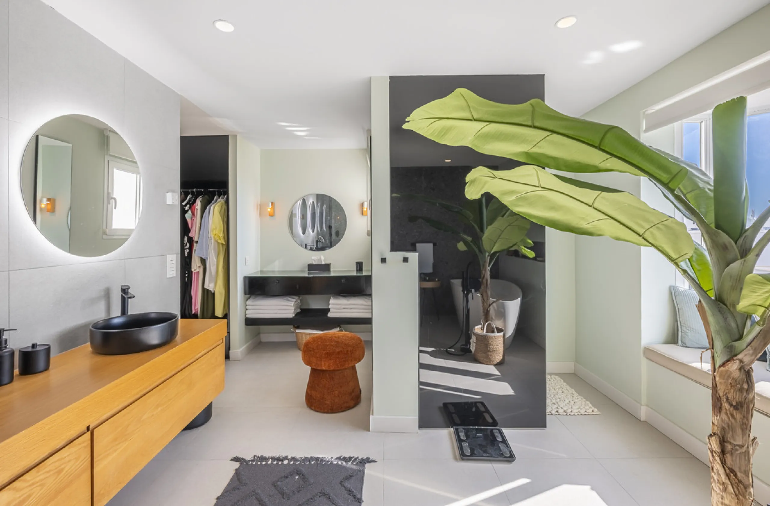 Situated in the sought-after urbanisation of Arco Iris in Altos de Puente Romano, this exceptional townhouse offers a rare opportunity to own one of the most spacious homes within the community. Set in the heart of Marbella's Golden Mile, just a short wal
