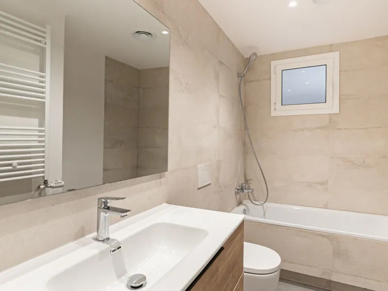 Elegant Living with Terrace in Prime Les Tres Torres Location, Barcelona