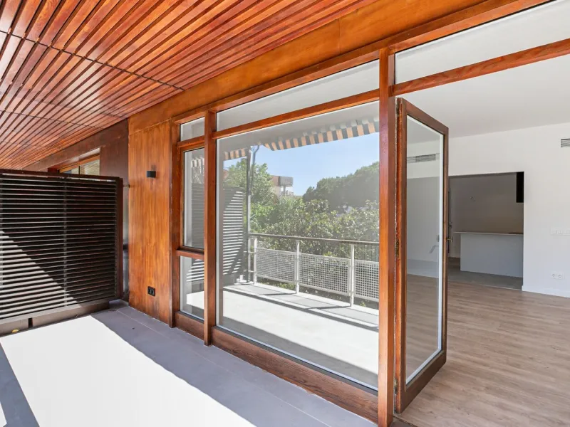 Elegant Living with Terrace in Prime Les Tres Torres Location, Barcelona