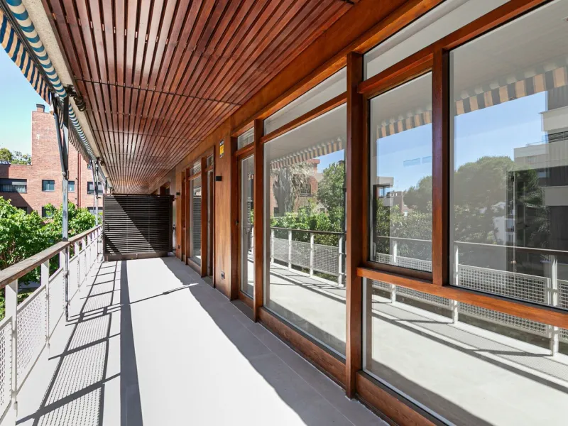 Elegant Living with Terrace in Prime Les Tres Torres Location, Barcelona