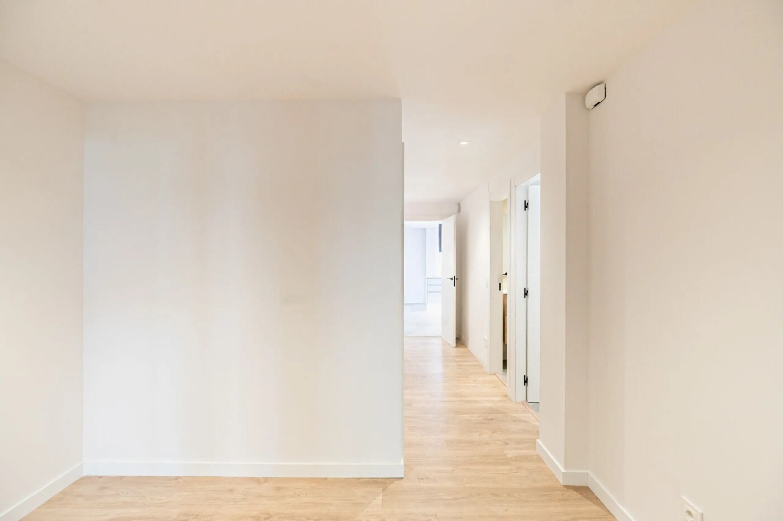 Elegant Living with Terrace in Prime Les Tres Torres Location, Barcelona