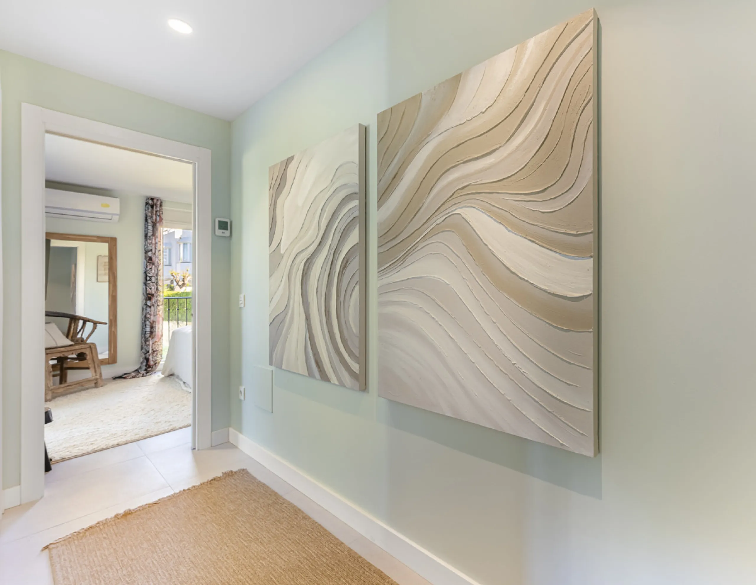 Situated in the sought-after urbanisation of Arco Iris in Altos de Puente Romano, this exceptional townhouse offers a rare opportunity to own one of the most spacious homes within the community. Set in the heart of Marbella's Golden Mile, just a short wal