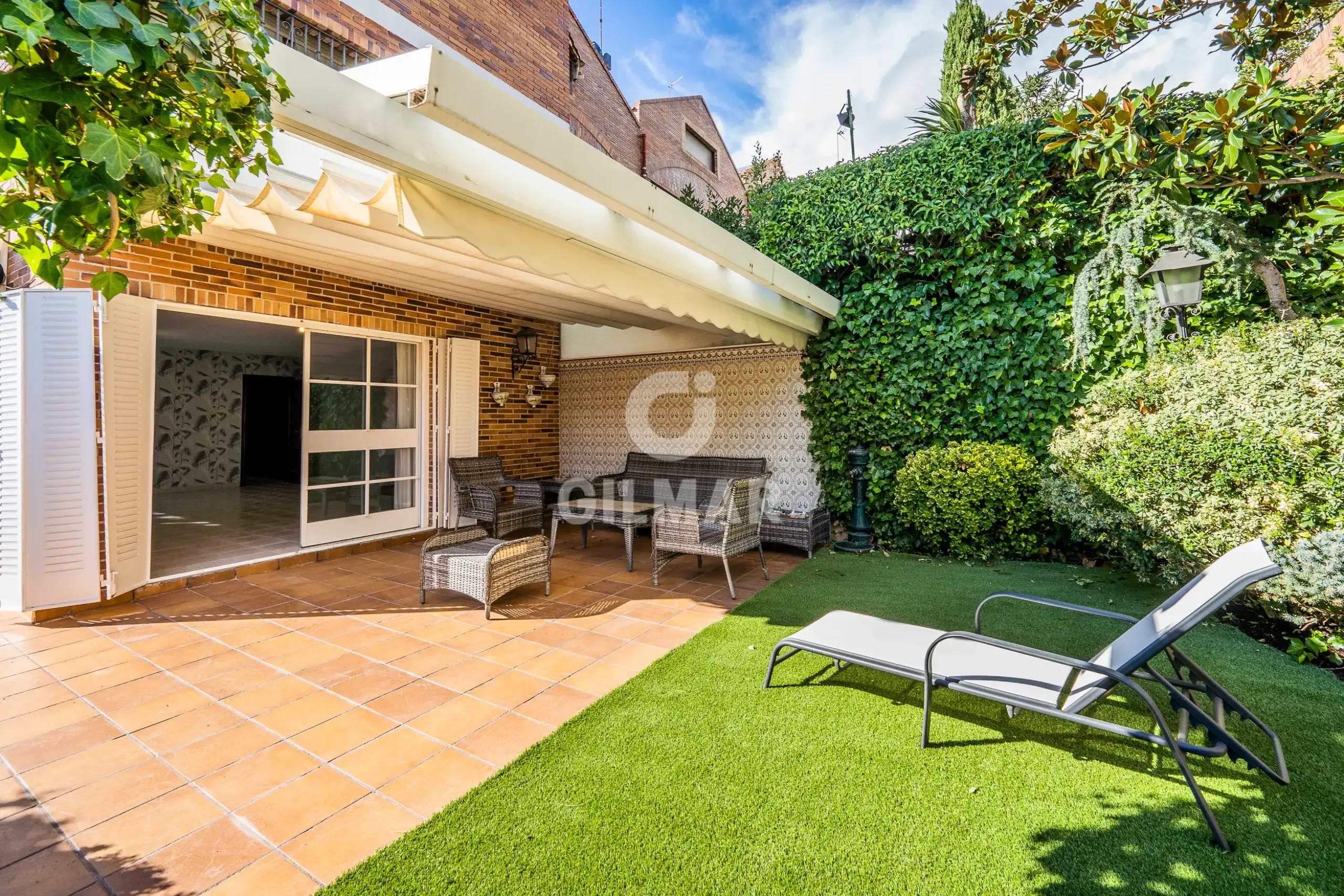 Semi-detached house in Peñagrande - Madrid