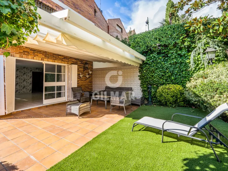 Semi-detached house in Peñagrande - Madrid