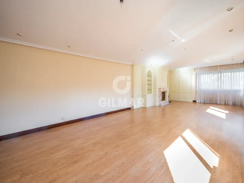 Semi-detached house in Peñagrande - Madrid