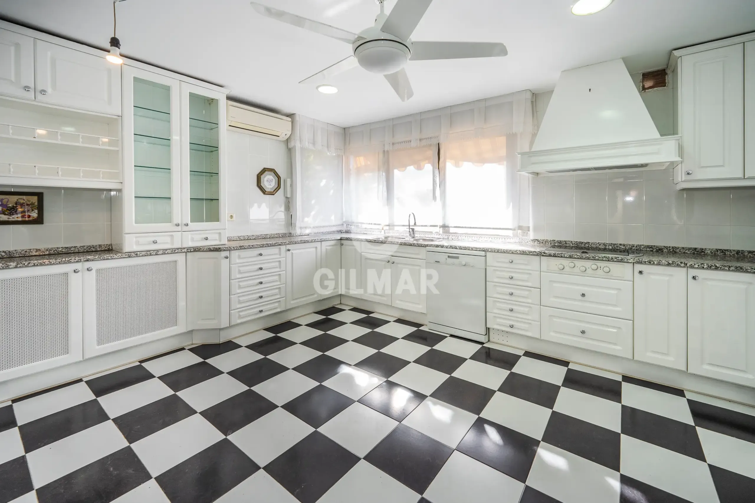 Semi-detached house in Peñagrande - Madrid