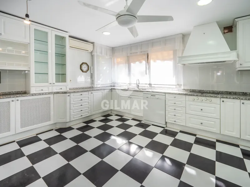 Semi-detached house in Peñagrande - Madrid