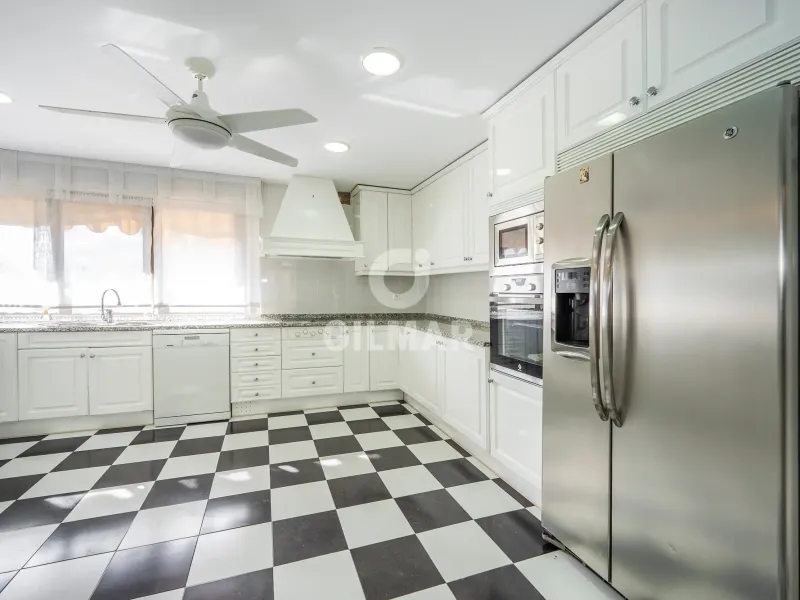 Semi-detached house in Peñagrande - Madrid