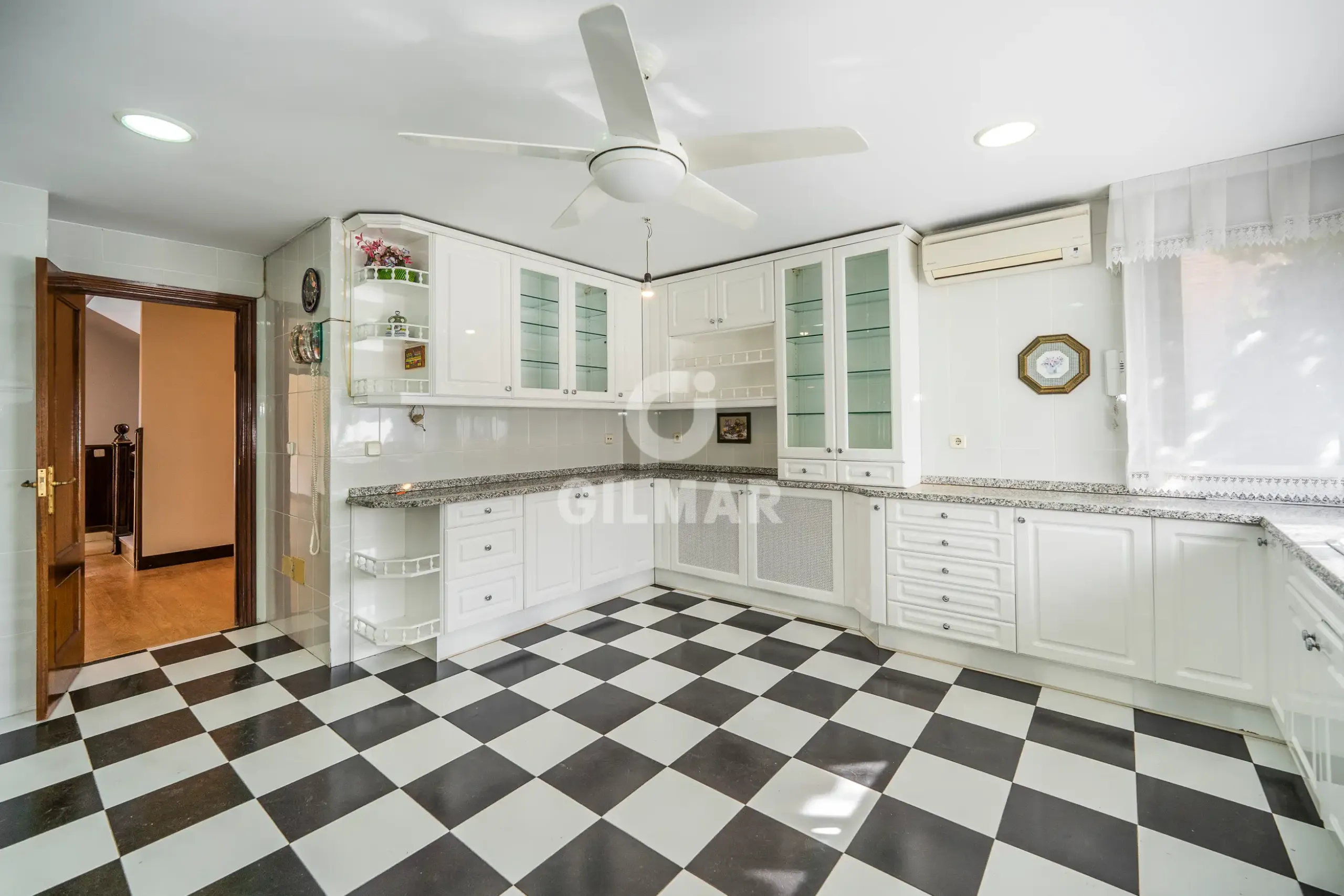 Semi-detached house in Peñagrande - Madrid