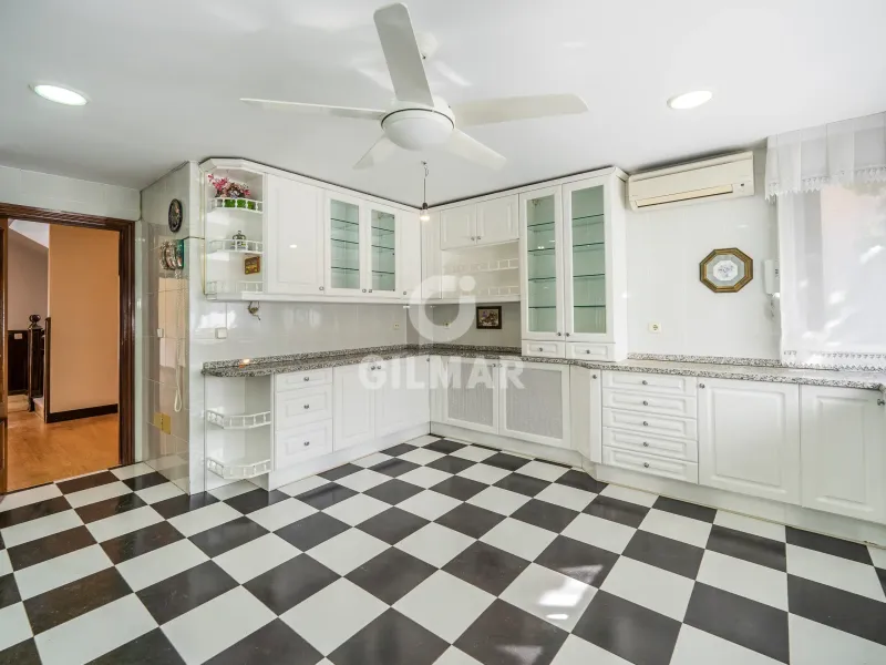 Semi-detached house in Peñagrande - Madrid