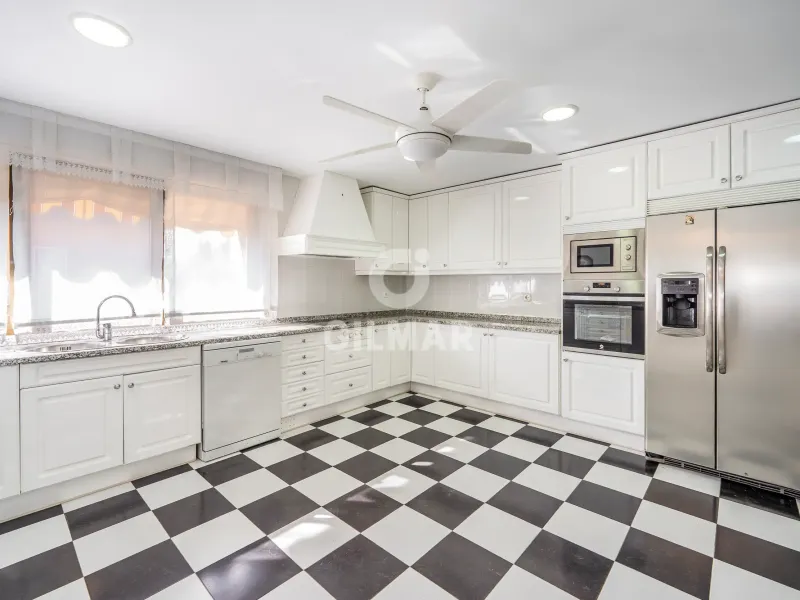Semi-detached house in Peñagrande - Madrid