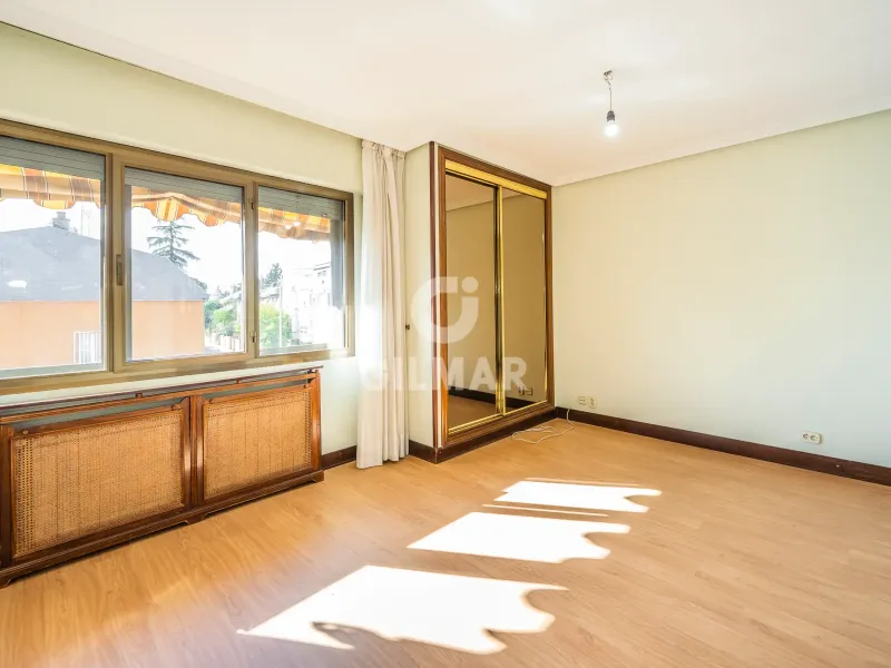 Semi-detached house in Peñagrande - Madrid