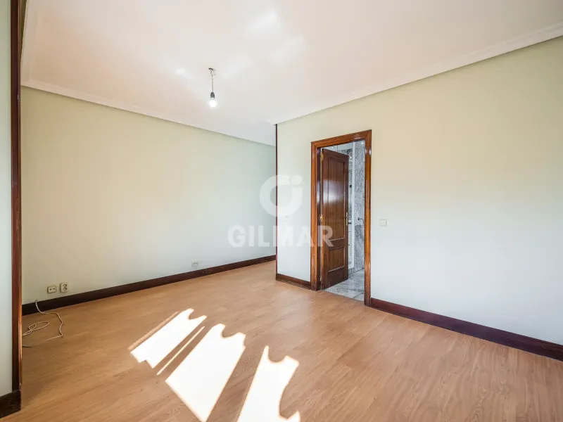 Semi-detached house in Peñagrande - Madrid