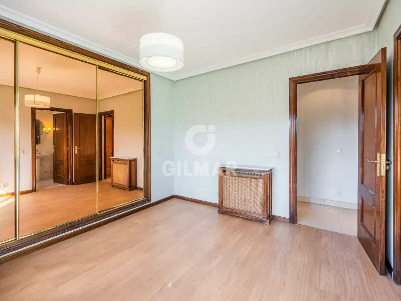 Semi-detached house in Peñagrande - Madrid