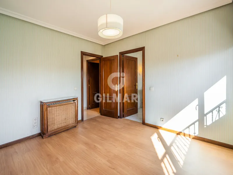 Semi-detached house in Peñagrande - Madrid