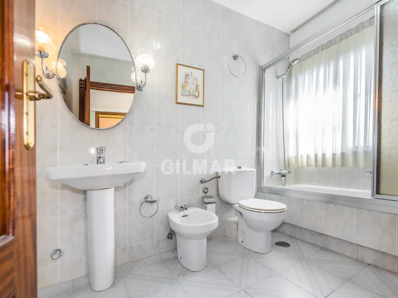Semi-detached house in Peñagrande - Madrid