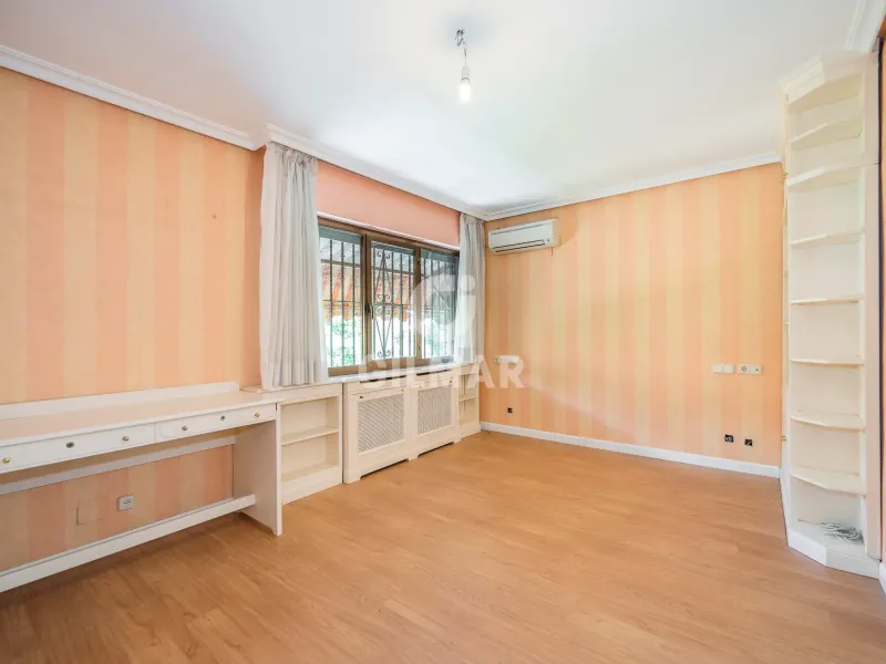 Semi-detached house in Peñagrande - Madrid