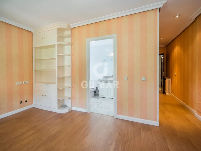 Semi-detached house in Peñagrande - Madrid