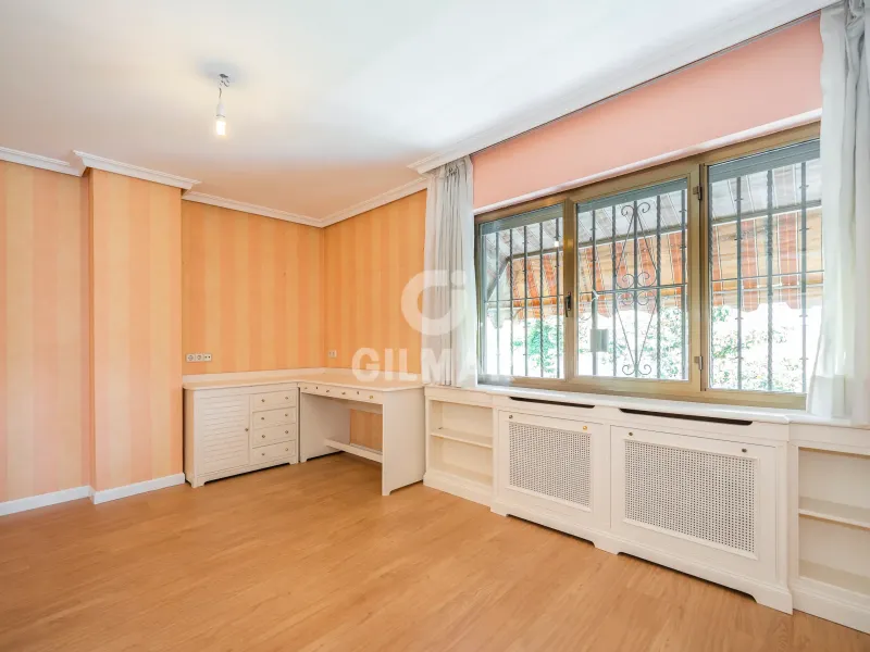 Semi-detached house in Peñagrande - Madrid