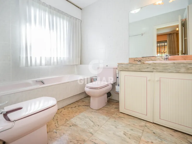 Semi-detached house in Peñagrande - Madrid