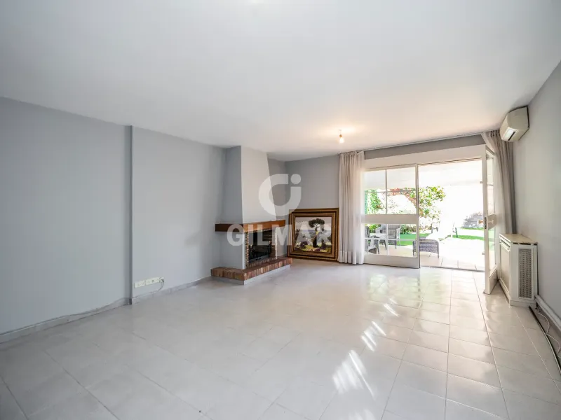 Semi-detached house in Peñagrande - Madrid