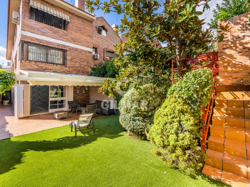 Semi-detached house in Peñagrande - Madrid