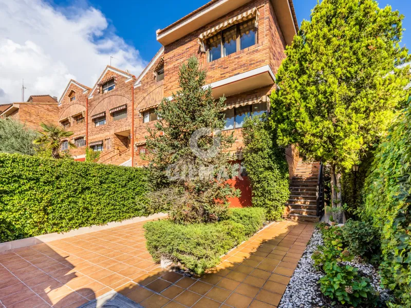 Semi-detached house in Peñagrande - Madrid