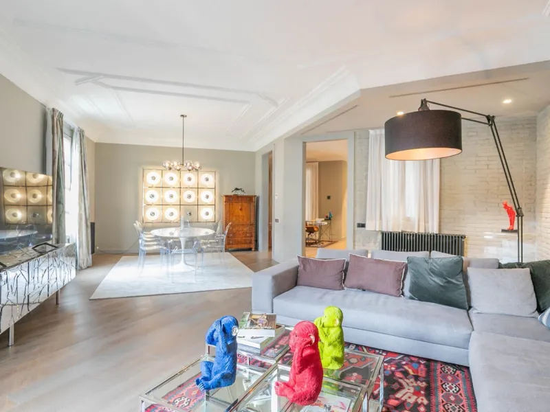 Stylish Flat in Eixample, Steps from Passeig de Gracia, Barcelona
