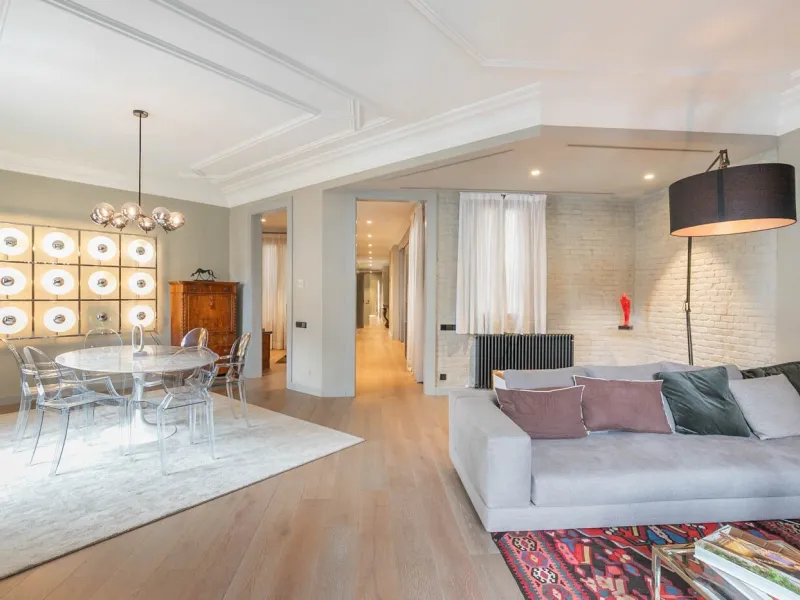 Stylish Flat in Eixample, Steps from Passeig de Gracia, Barcelona