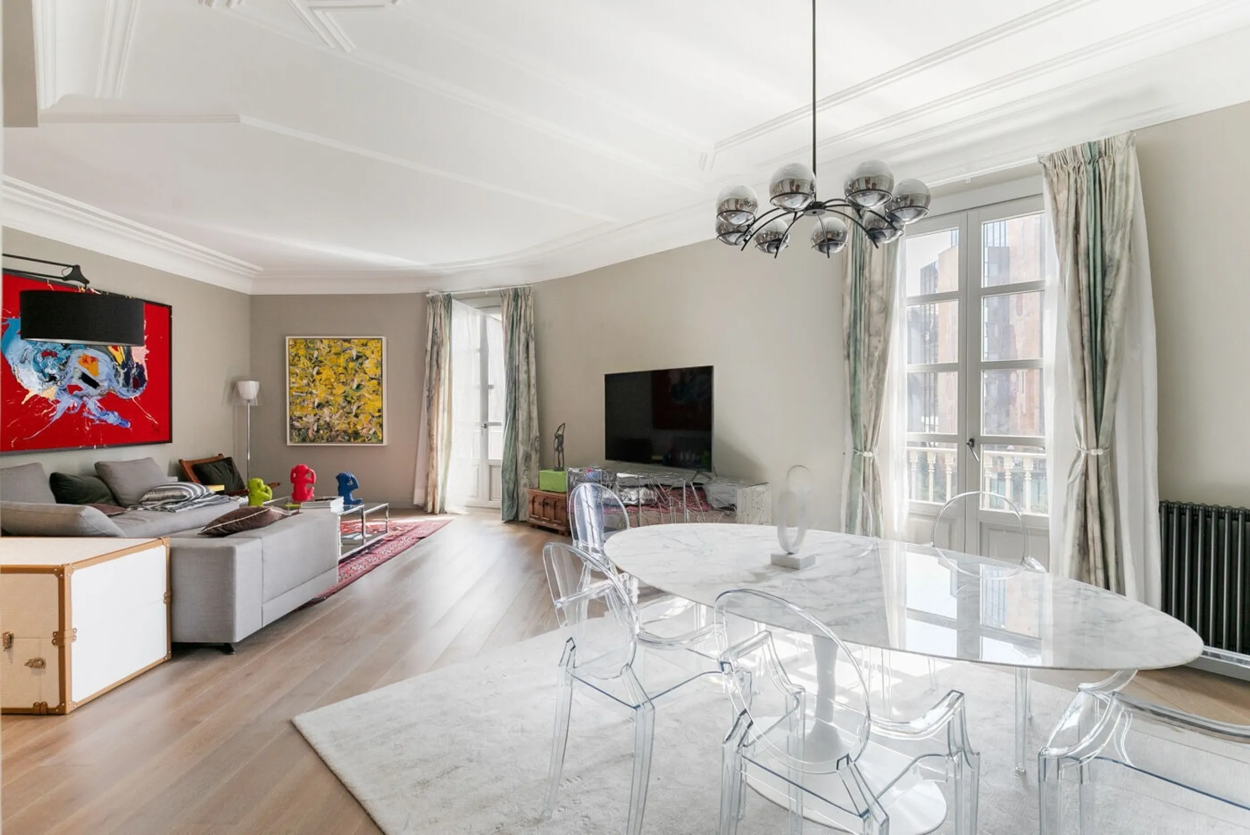 Stylish Flat in Eixample, Steps from Passeig de Gracia, Barcelona