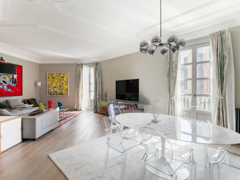 Stylish Flat in Eixample, Steps from Passeig de Gracia, Barcelona